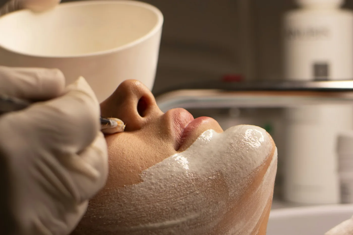 Soin du visage prodigué en institut